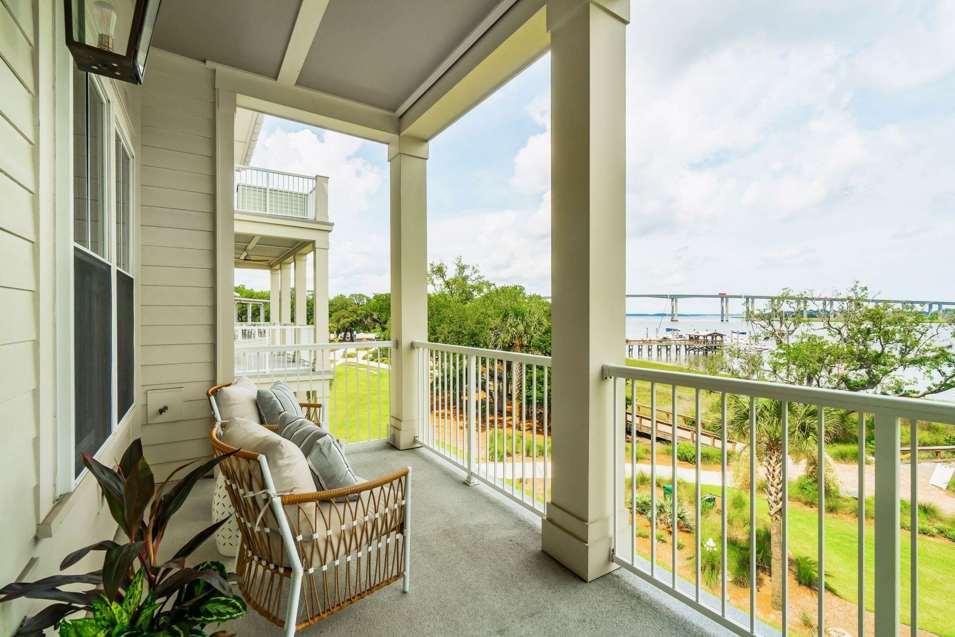 600 Waterman Street Photo 4
