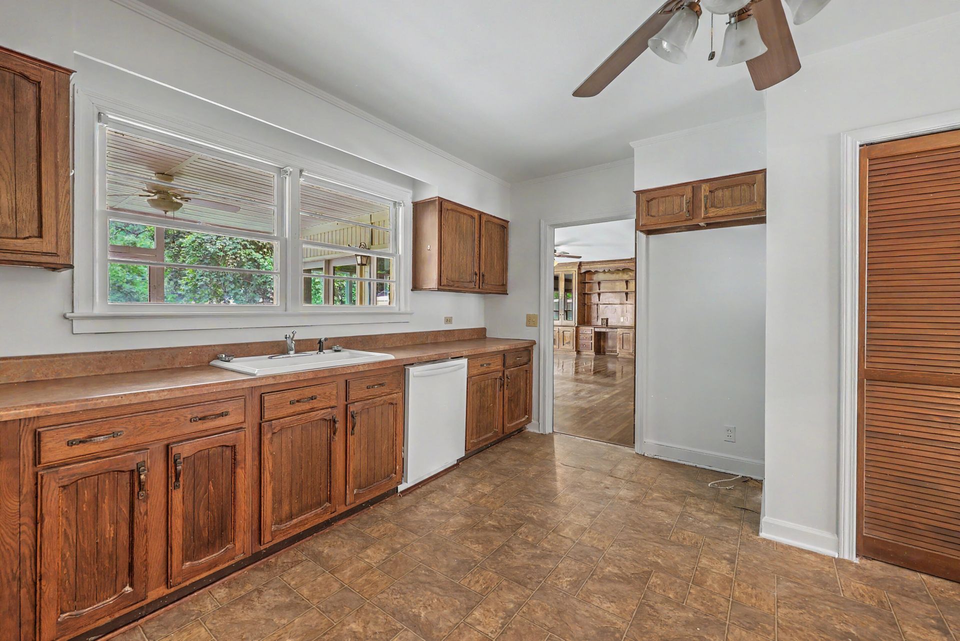 1611 Bacons Bridge Road Photo 13