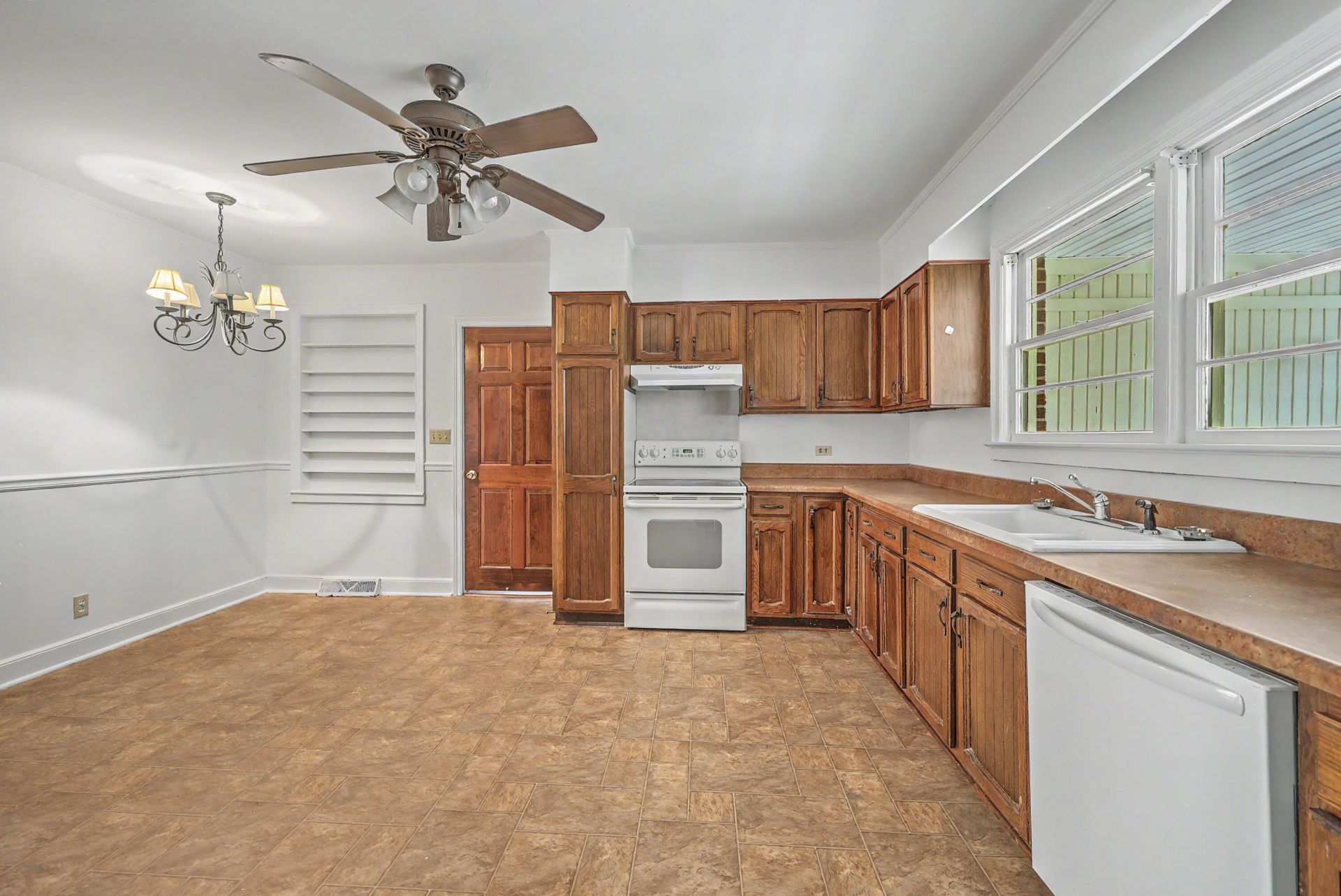 1611 Bacons Bridge Road Photo 14