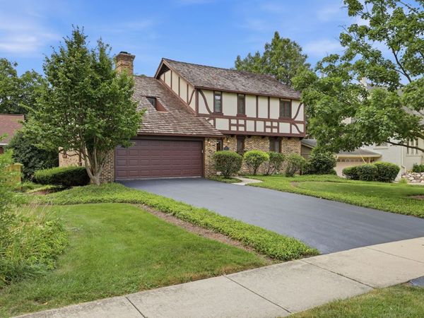 534 E Forest Avenue , Wheaton, IL 60187