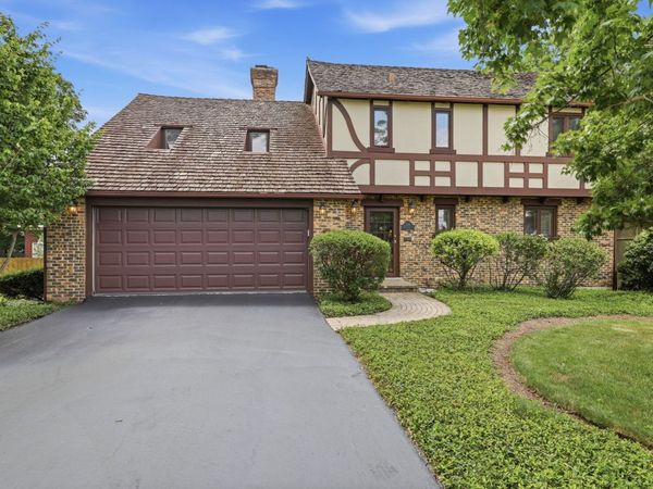 534 E Forest Avenue , Wheaton, IL 60187