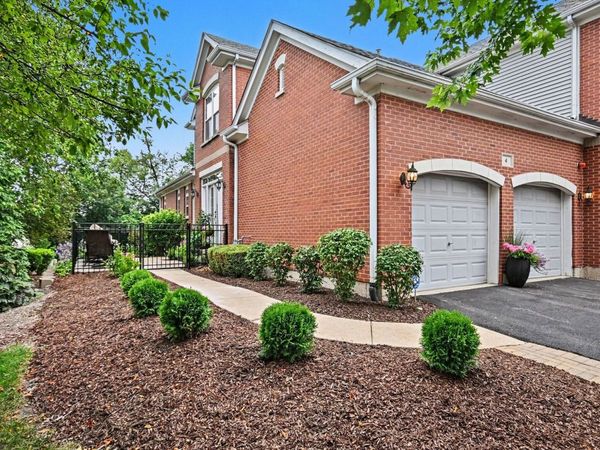 4 Lakebreeze Court , Lake Zurich, IL 60047
