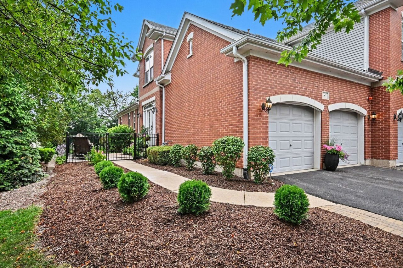 4 Lakebreeze Court, Lake Zurich, IL 60047 Main Photo