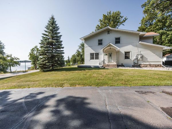 1104 W Lake Drive, Detroit Lakes, MN 56501