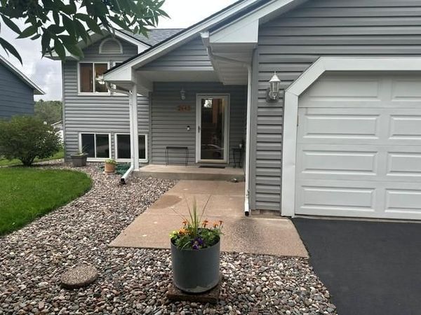 2643 Guthrie Avenue N, Oakdale, MN 55128