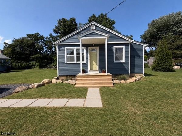 6 Maple Ln, Hampton, NJ 08827