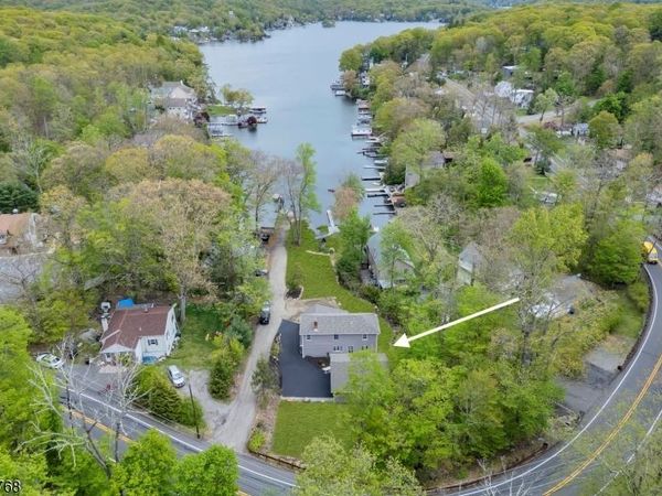 385 Maxim Dr, Hopatcong, NJ 07843