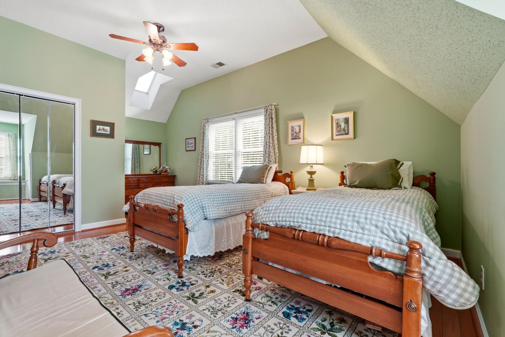 140 Windmeadows Dr. Photo 27