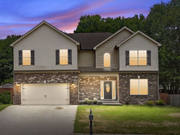 727 Sturdivant Dr, Clarksville, TN 37042