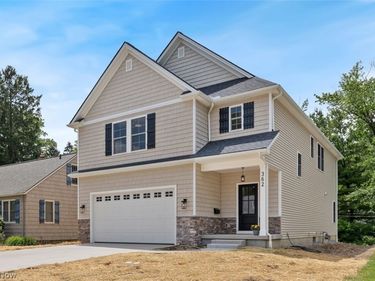362 Oakmoor Avenue, Bay Village, OH 44140