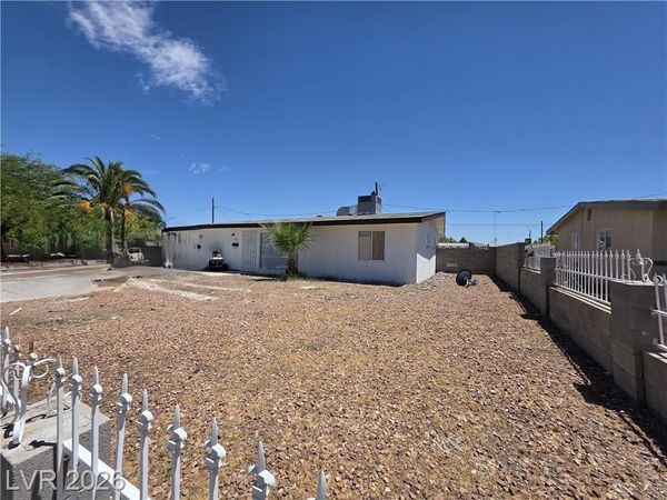 910 Magnolia Avenue, Las Vegas, NV 89108