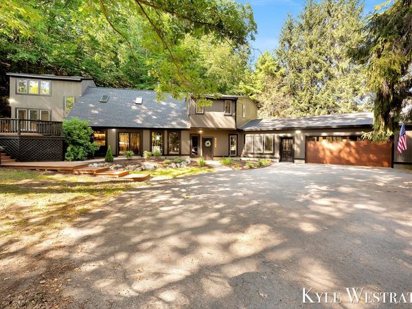 6093 Ridgeview Drive, Norton Shores, MI 49441