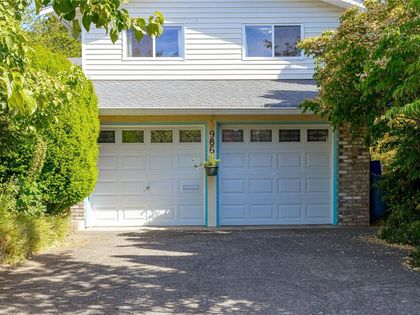 986 Lucas Ave Saanich, BC V8X 4H5