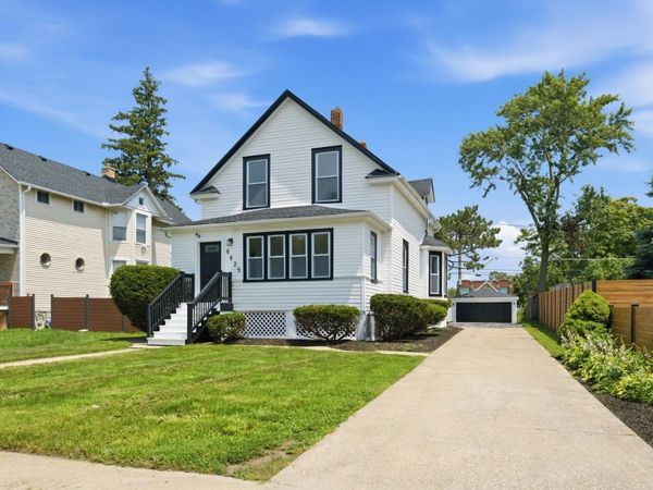 9925 S Beverly Avenue , Chicago, IL 60643