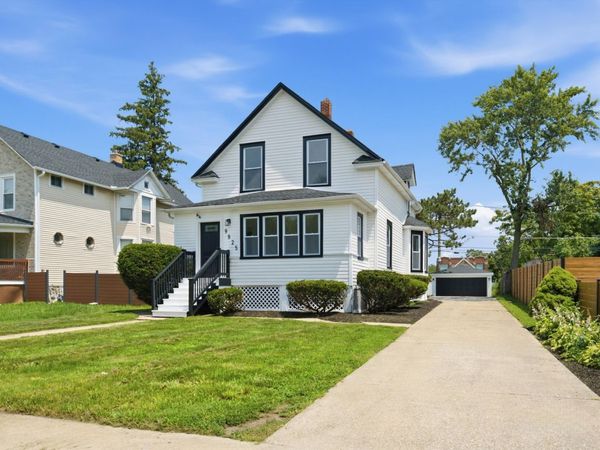 9925 S Beverly Avenue , Chicago, IL 60643