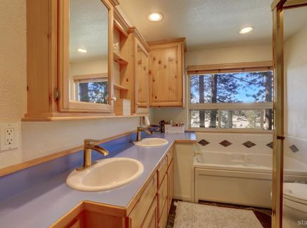 1116 Lindberg Avenue, South Lake Tahoe, CA 96150 Photo
