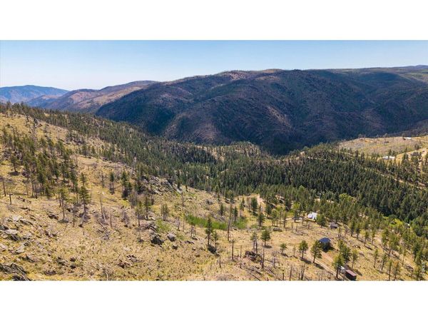 693 Cougar Dr, Bellvue, CO 80512