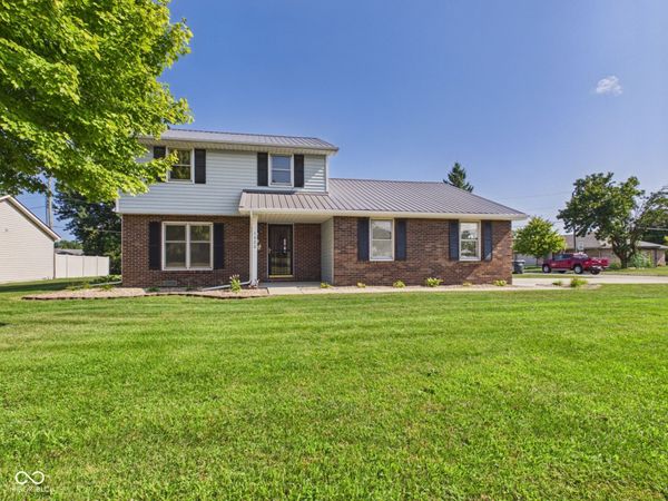 1520 E 42nd Street , Anderson, IN 46013