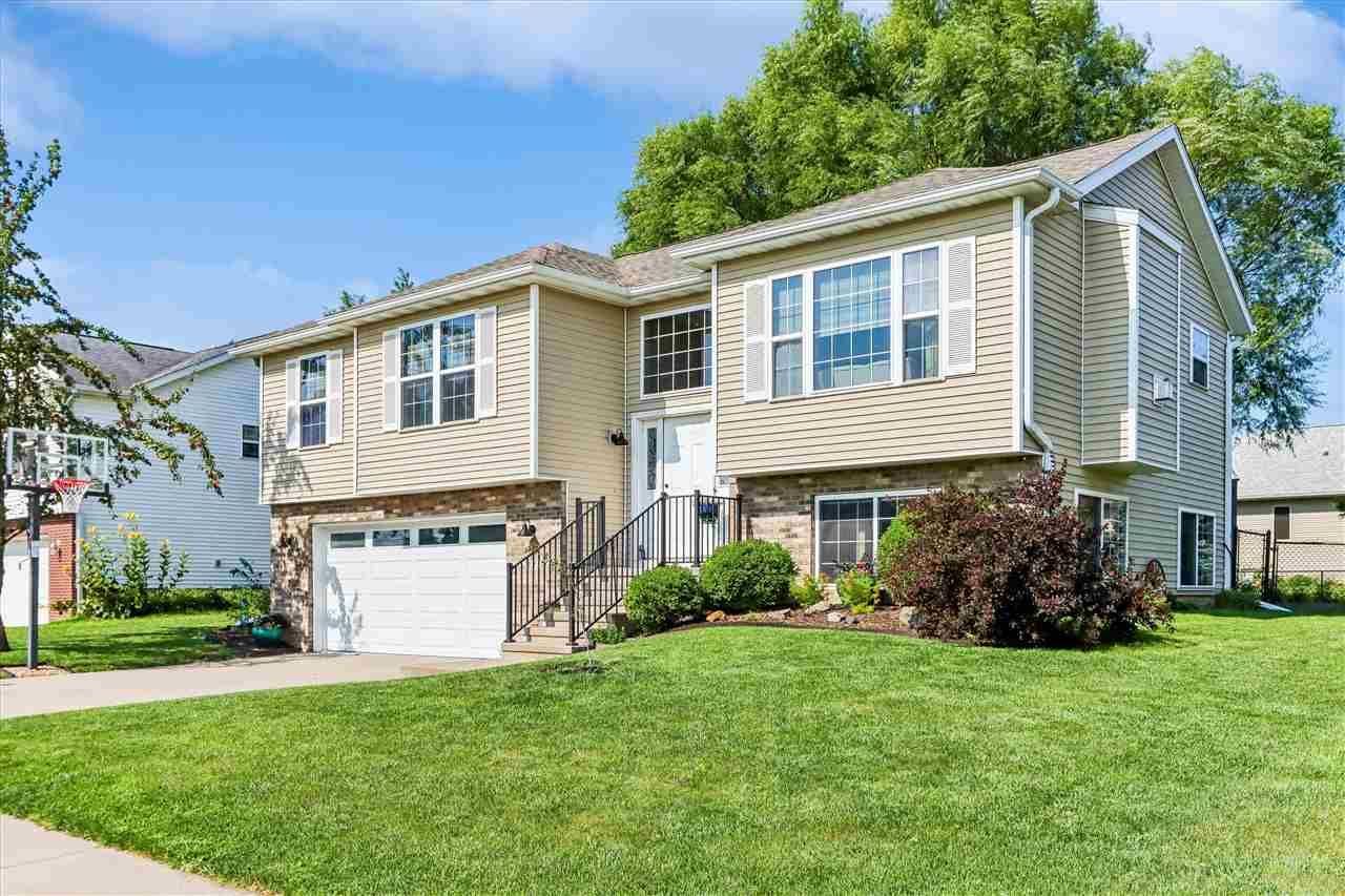 235 N Mckenzie Ln, North Liberty, IA 52317 Main Photo