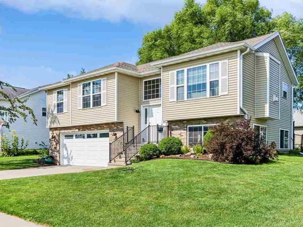 235 N McKenzie Ln, North Liberty, IA 52317