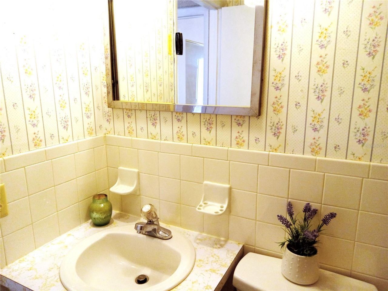 2427 Rhodesian Drive , Unit 11, Clearwater, FL 33763 Photo