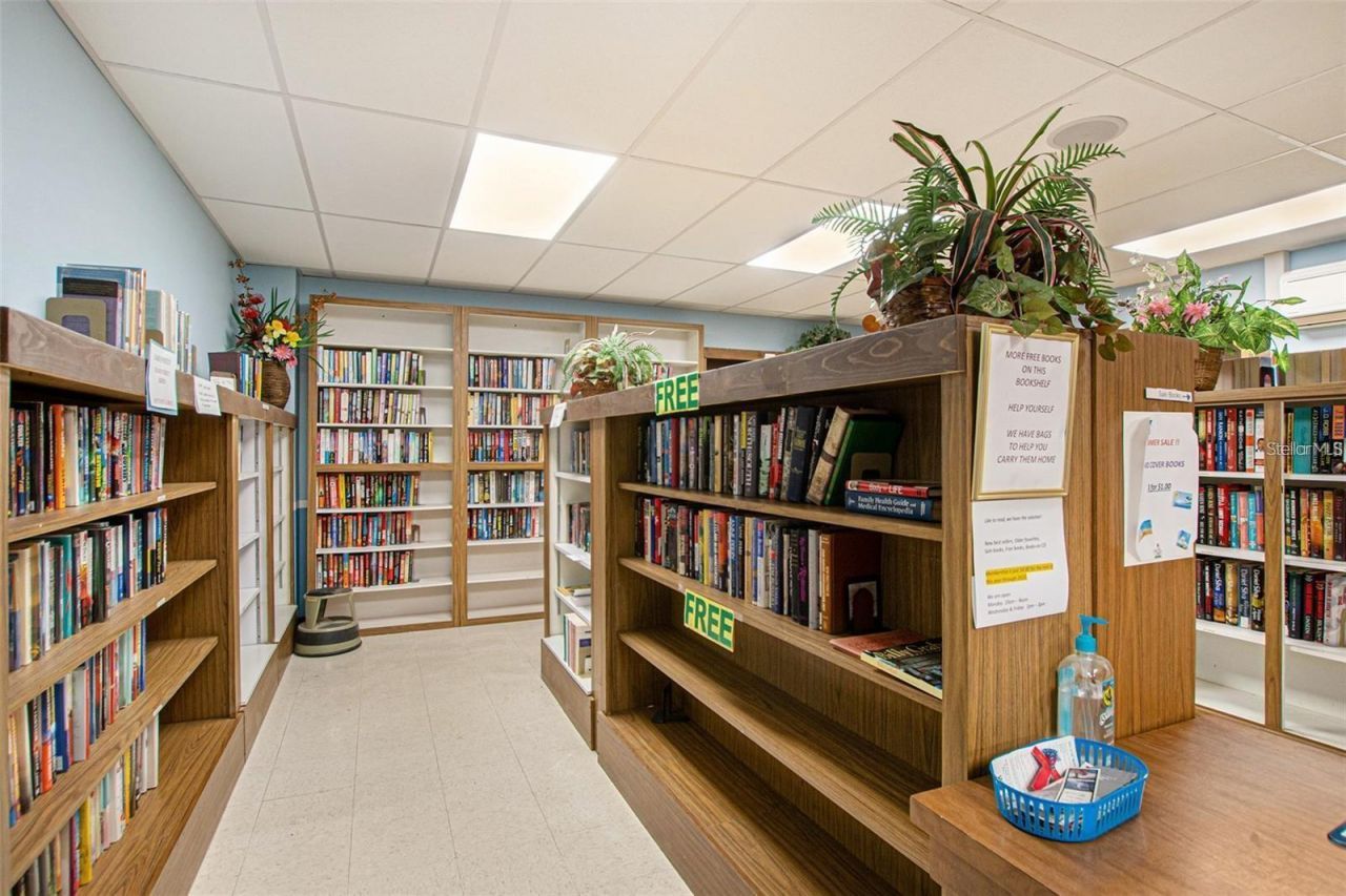 2427 Rhodesian Drive , Unit 11, Clearwater, FL 33763 Photo