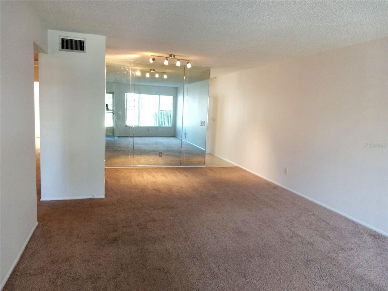 2427 Rhodesian Drive , Unit 11, Clearwater, FL 33763 Photo