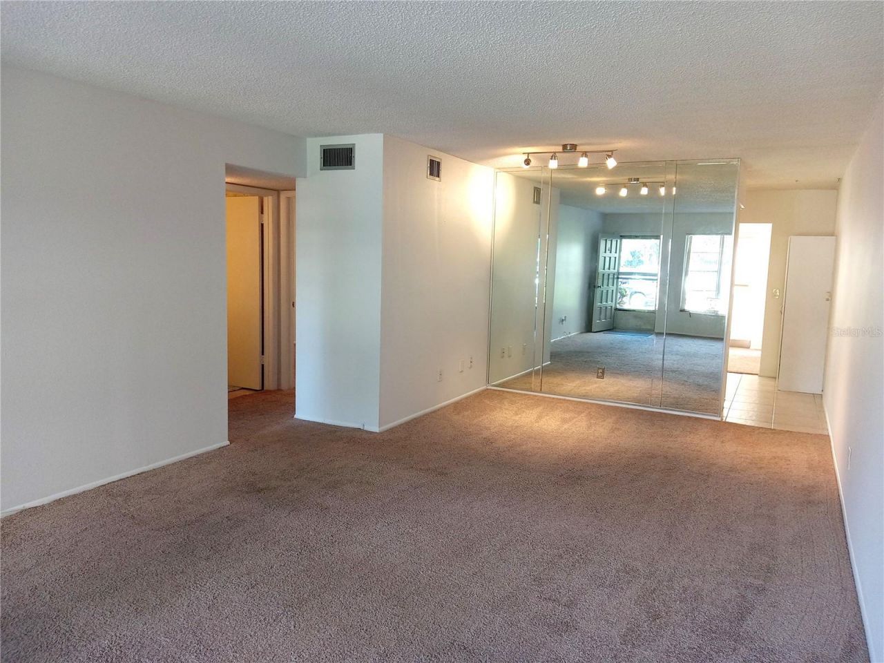 2427 Rhodesian Drive , Unit 11, Clearwater, FL 33763 Photo