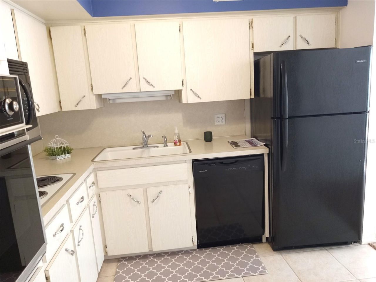 2427 Rhodesian Drive , Unit 11, Clearwater, FL 33763 Photo