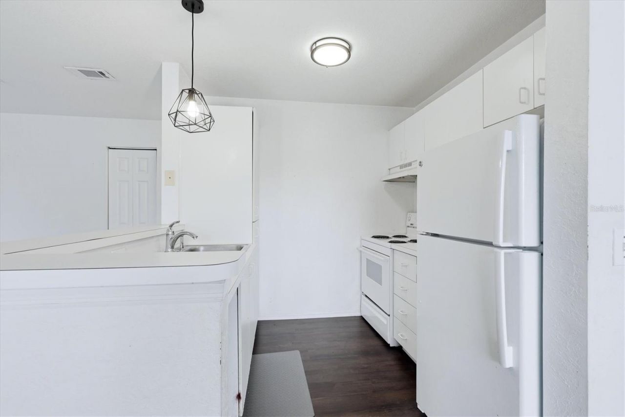 850 S Tamiami Trail, Unit 224, Sarasota, FL 34236 Photo