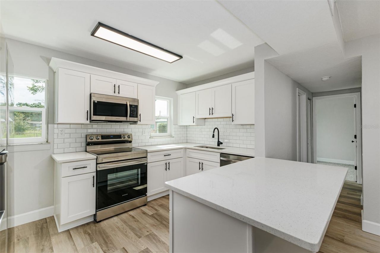 526 Victoria Boulevard, Auburndale, FL 33823 Photo