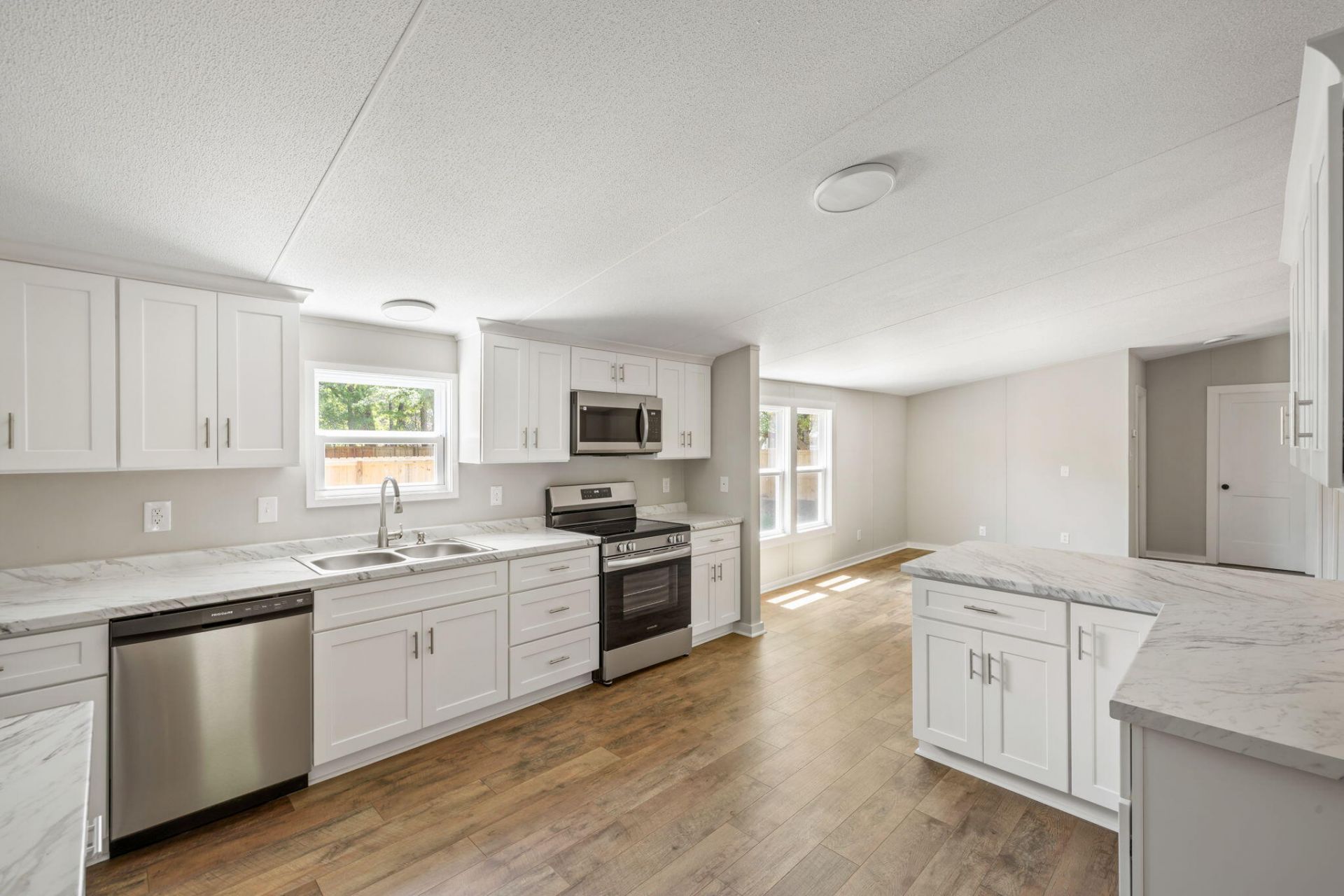 1357 Brownswood Photo 10