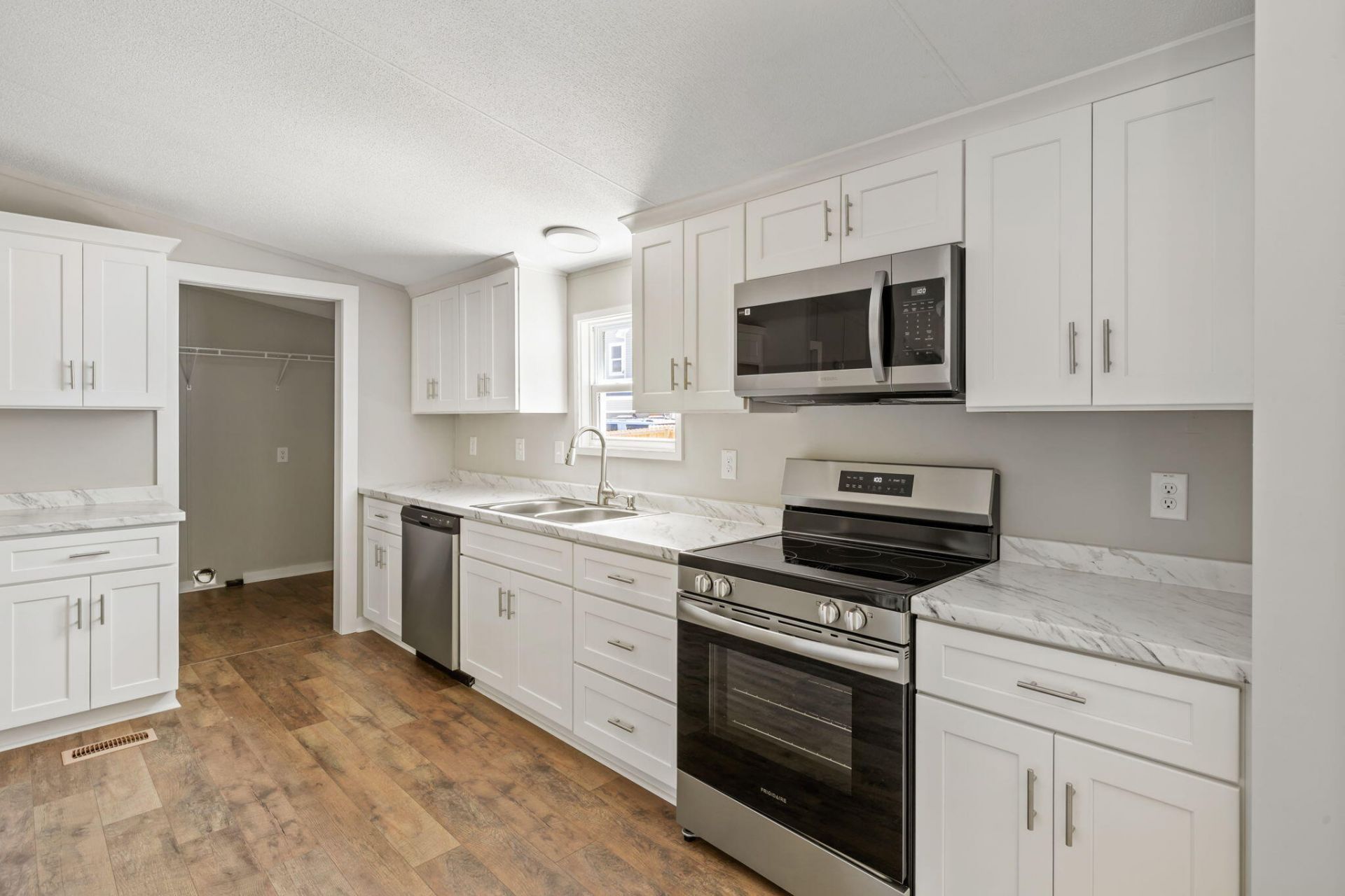 1357 Brownswood Photo 12