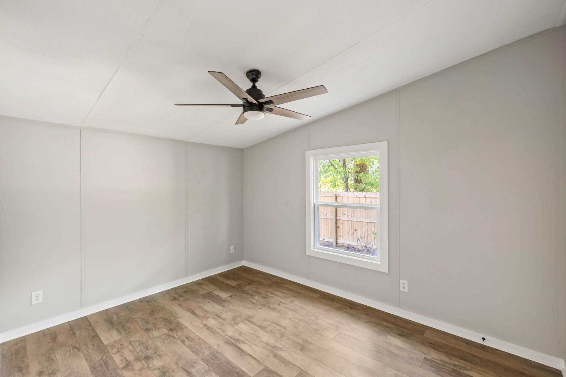 1357 Brownswood Photo 16