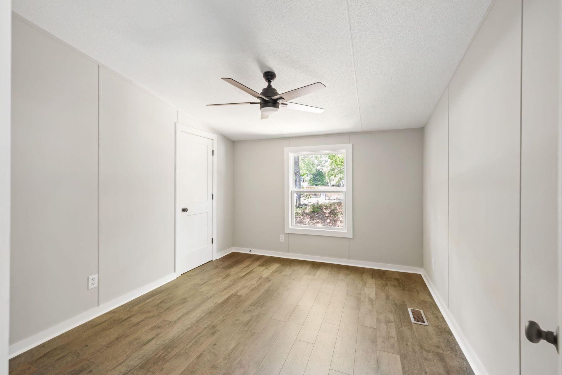 1357 Brownswood Photo 24
