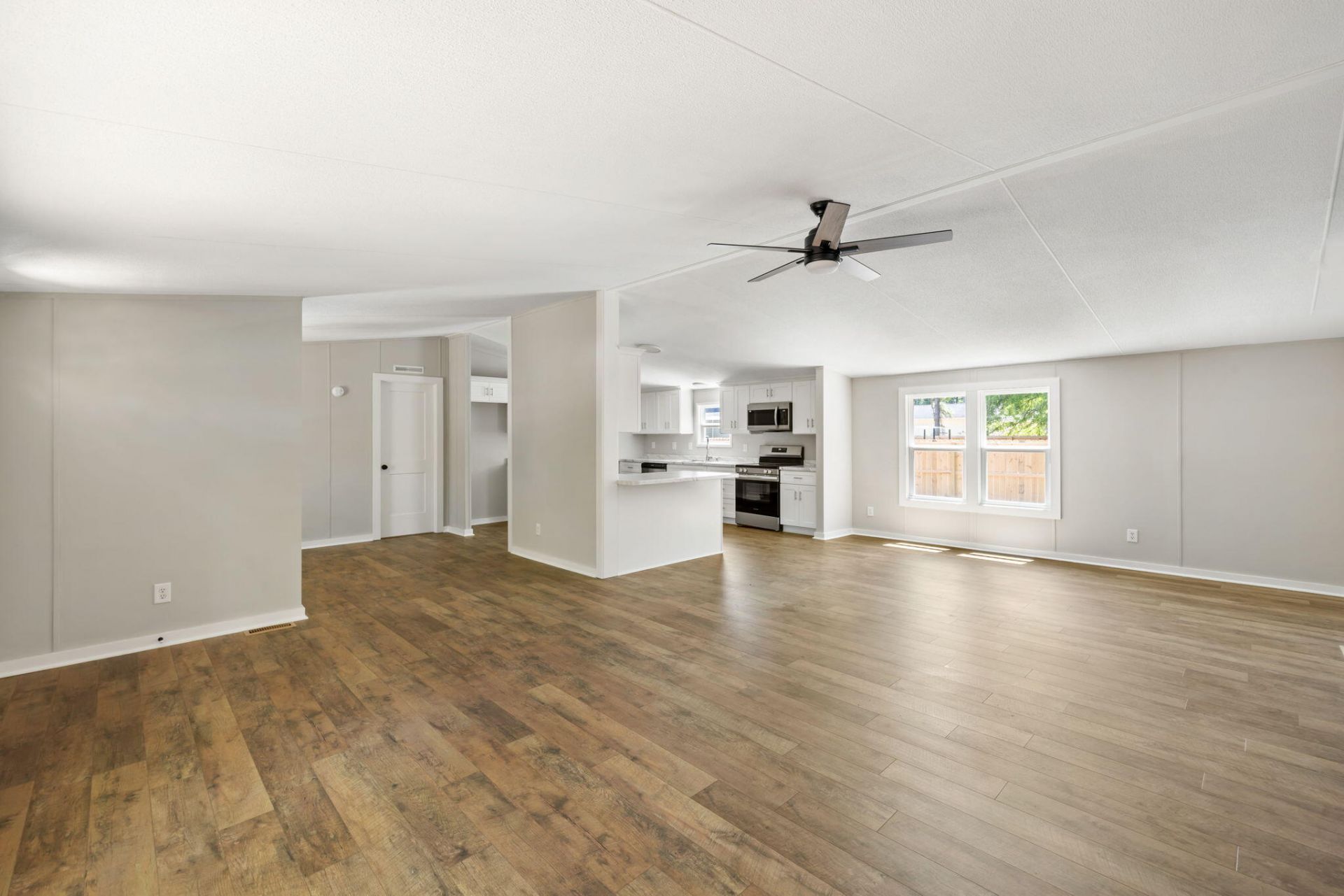 1357 Brownswood Photo 4