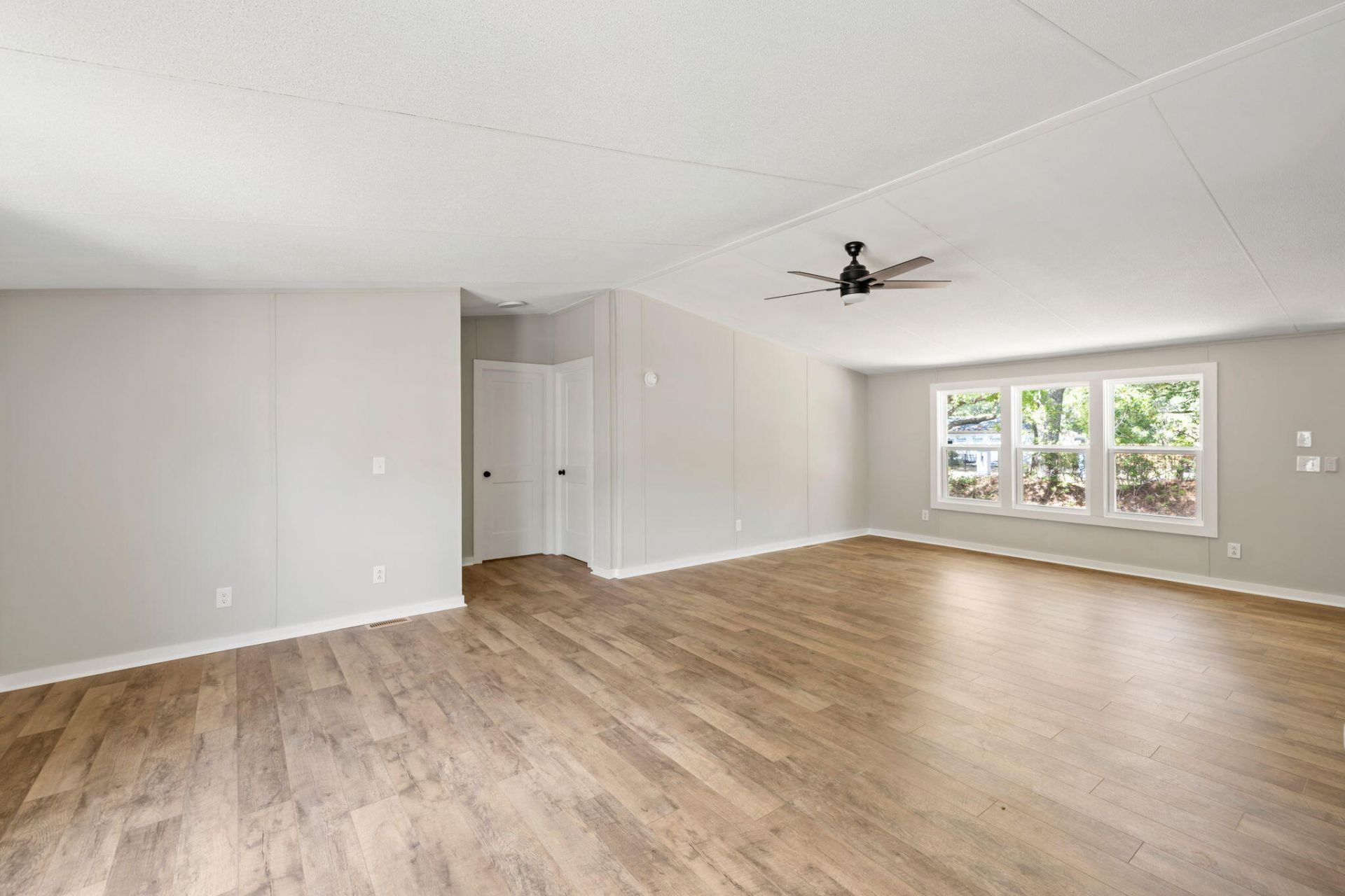 1357 Brownswood Photo 6