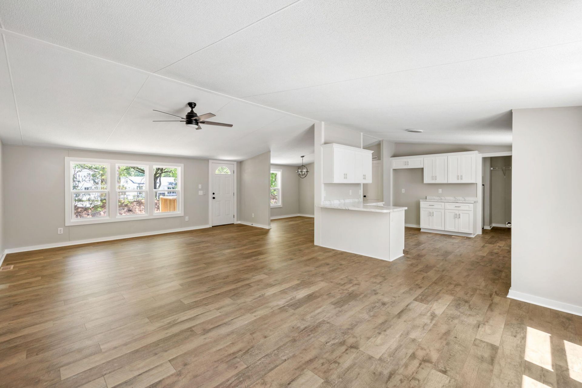 1357 Brownswood Photo 8