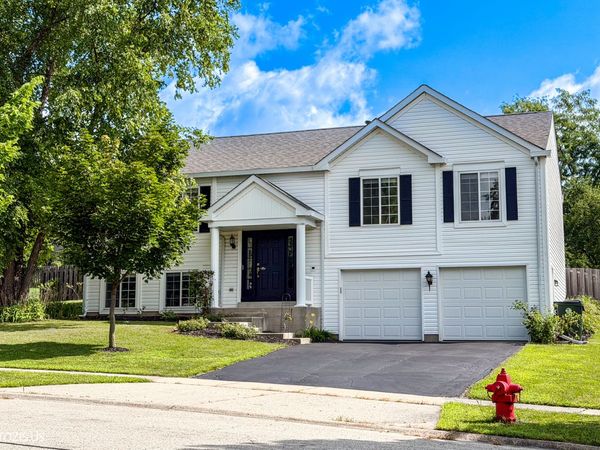 235 Aberdeen Drive , Algonquin, IL 60102