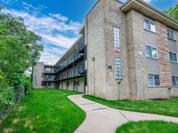 1404 W Estes Avenue, Chicago, IL 60626