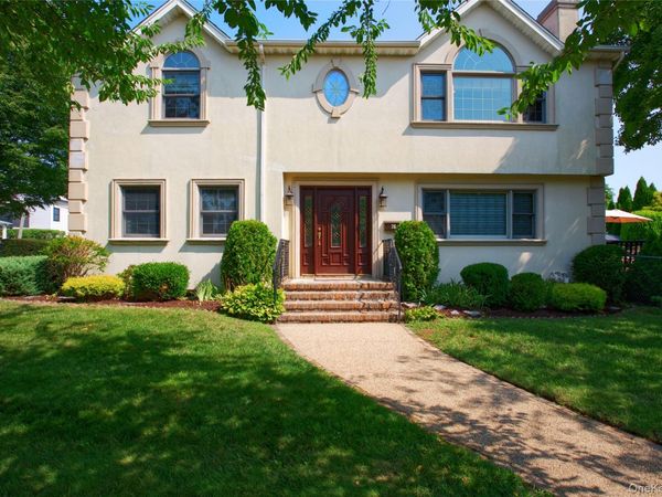 75 Maple Street , Roslyn Heights, NY 11577