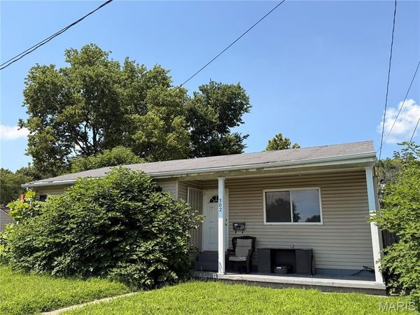 302 Barthel Avenue , St Charles, MO 63301