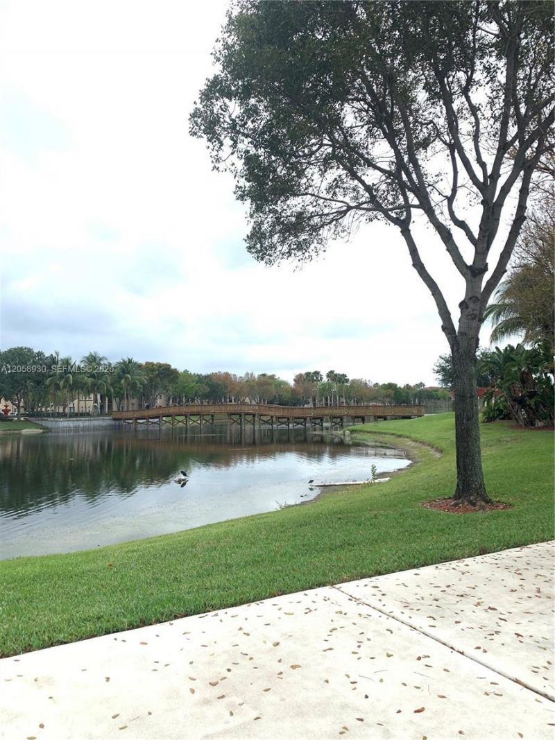 2427 Centergate Dr, Unit 305, Miramar, FL 33025 Photo