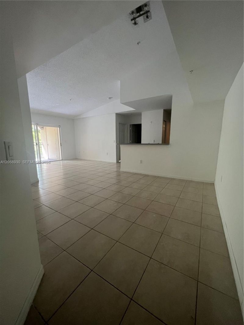 2427 Centergate Dr, Unit 305, Miramar, FL 33025 Photo