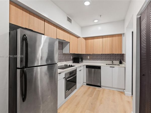 810 7th , Unit 102, Miami Beach, FL 33139