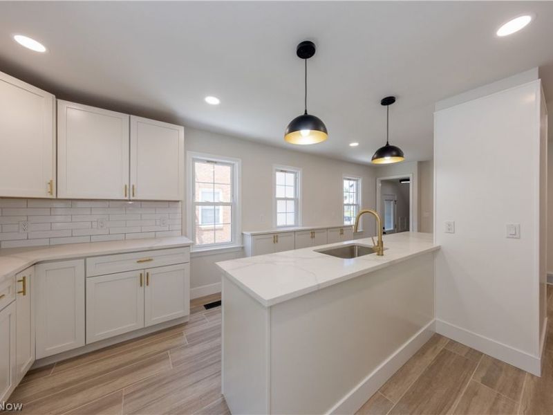 17606 Chagrin Boulevard, Shaker Heights, OH 44120 Photo 2