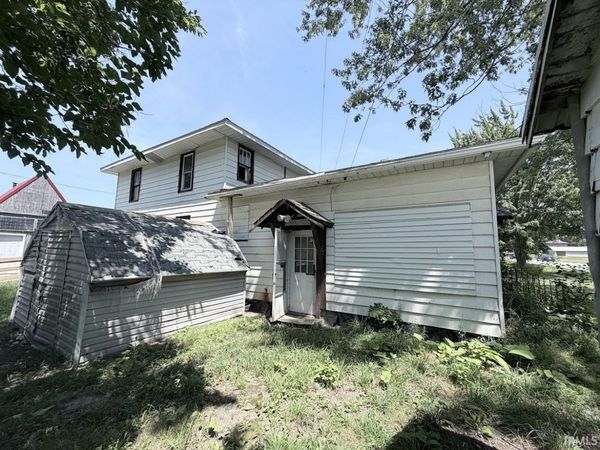 1176 E Summitt Street, Wawaka, IN 46794