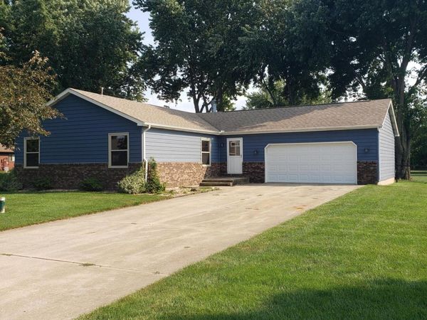 176 Boxwood Court , Valparaiso, IN 46383