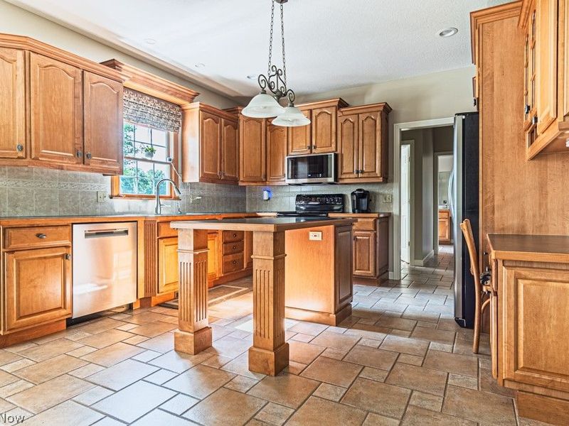 5808 Shallow Creek Avenue, Louisville, OH 44641 Photo 12