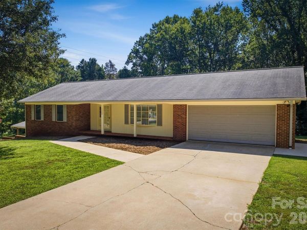 1208 35th Street Place NE, Unit 8, Conover, NC 28613